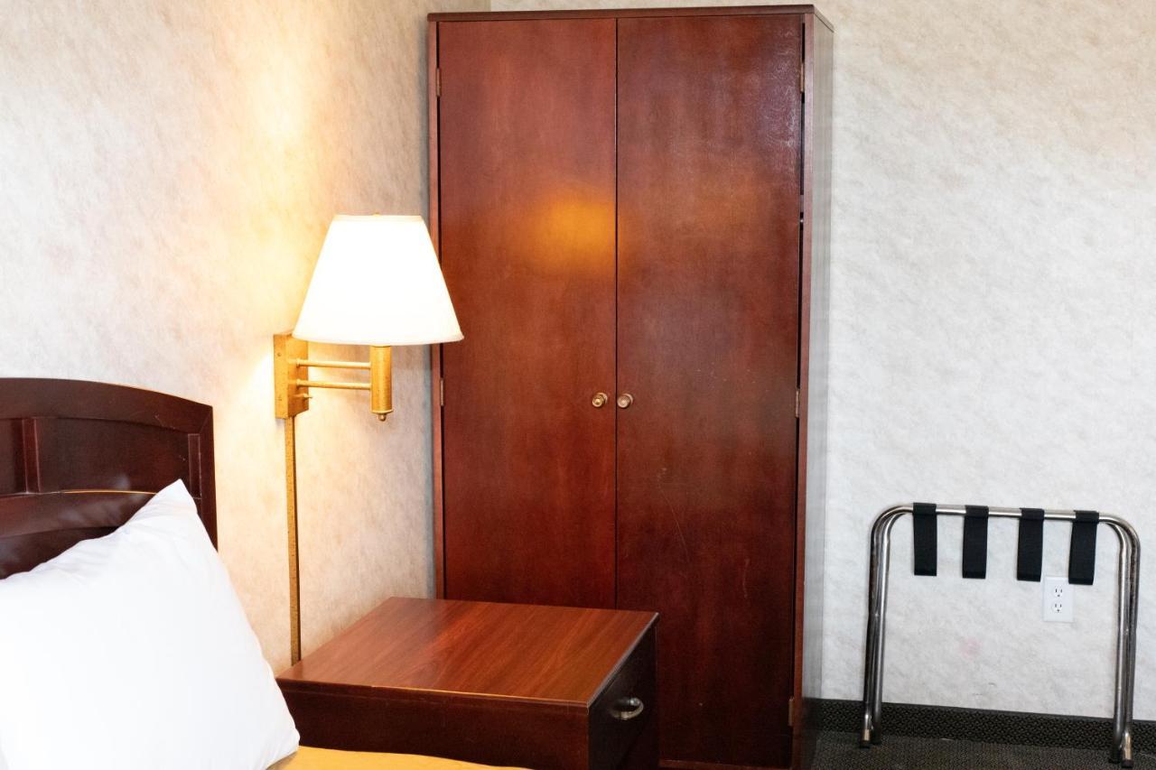 Colfax Inn Bagian luar foto